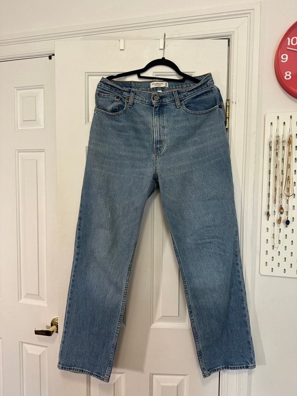 Abercrombie Ultra High Rise 90s Straight Jean - Size 10 short (size 30) - Picture 3 of 7